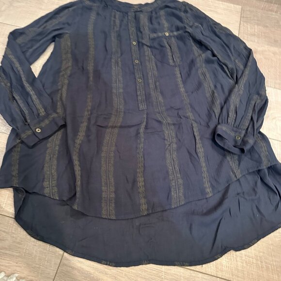 Free People XS Long Sleeve Navy Tunic Blouse W/ Button Front Rayon Material - Picture 2 of 7